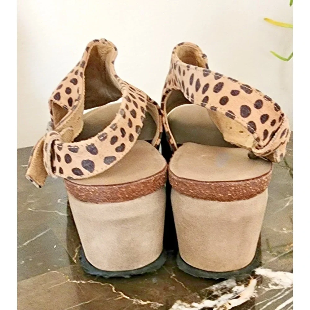 Axxiom Cheetah Print Cushiones Wedge Sandals in Blk & Tan Sling Back in Size 8